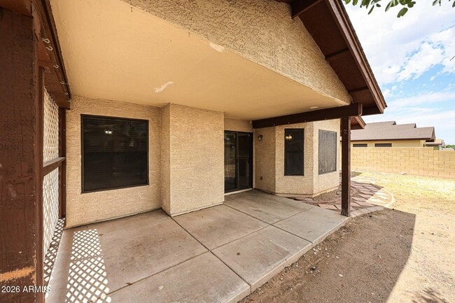 Building Photo - 6320 W Paradise Ln