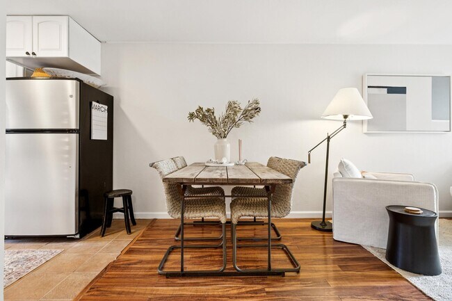 Building Photo - Pixley