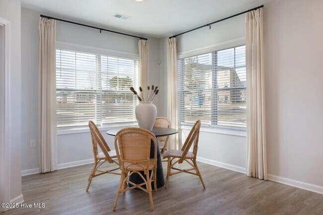 Building Photo - 4568 Tides Wy