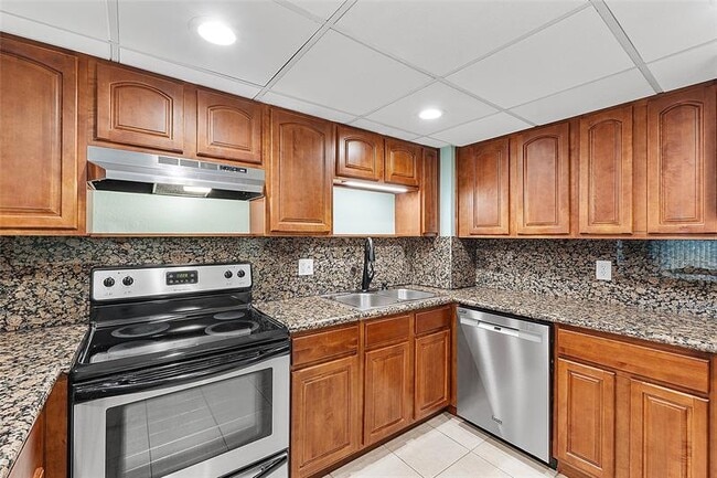 Building Photo - 3200 Coral Springs Dr