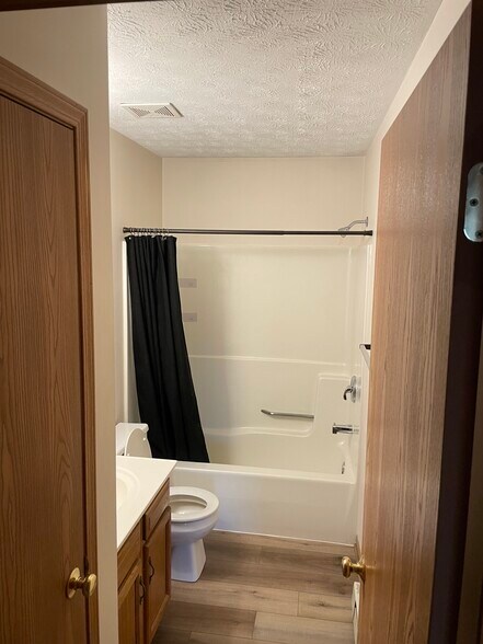 Building Photo - 1535 Hawk Cir