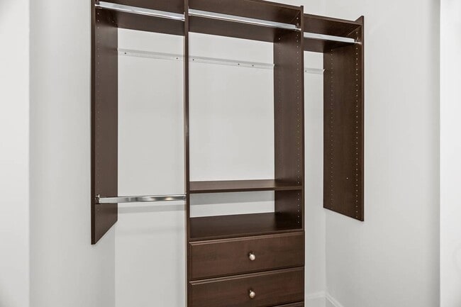 Building Photo - 1919 W Chicago Ave