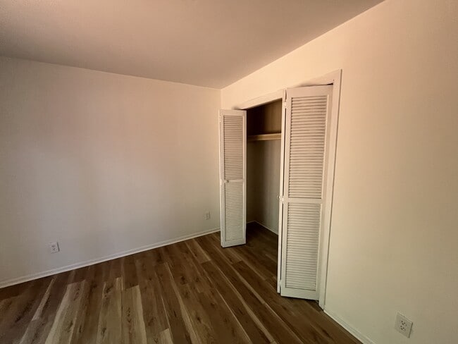 Building Photo - 5933 North Hills Dr