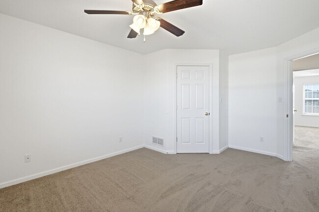 Building Photo - 2413-2415 Northampton Dr.