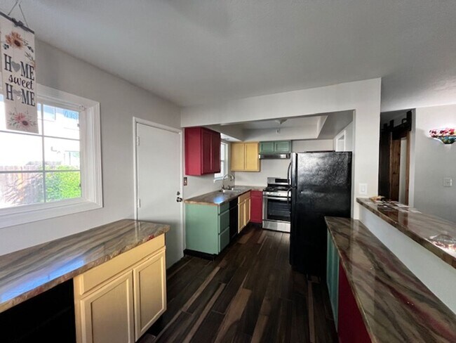 Building Photo - 3 Bedroom Home Centrally Located in Carson City