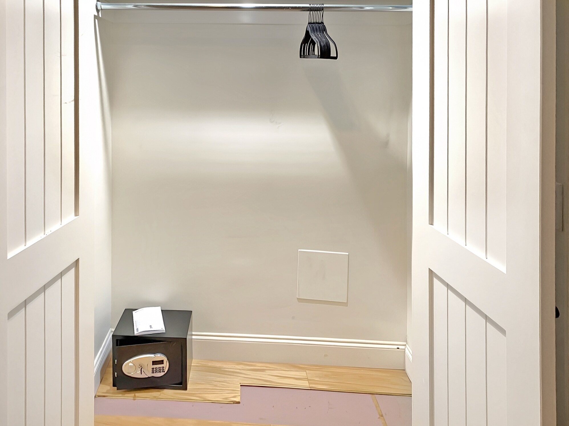 Master bed, walk-in closet. - 328 Garden St