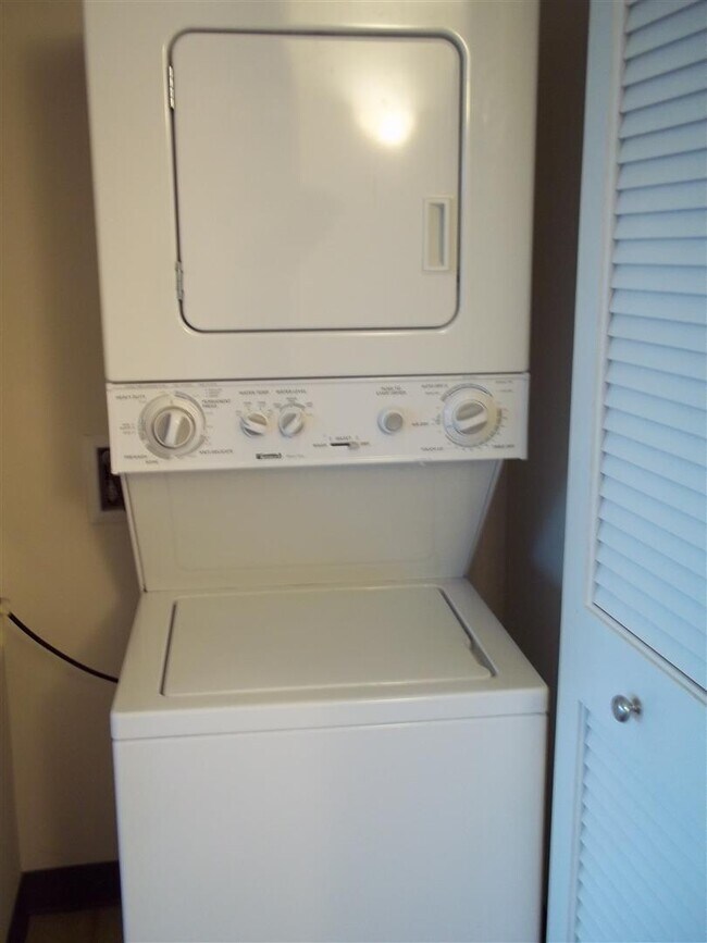 Building Photo - 111 N Ashley St