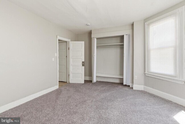 Building Photo - 3906 N Delhi St