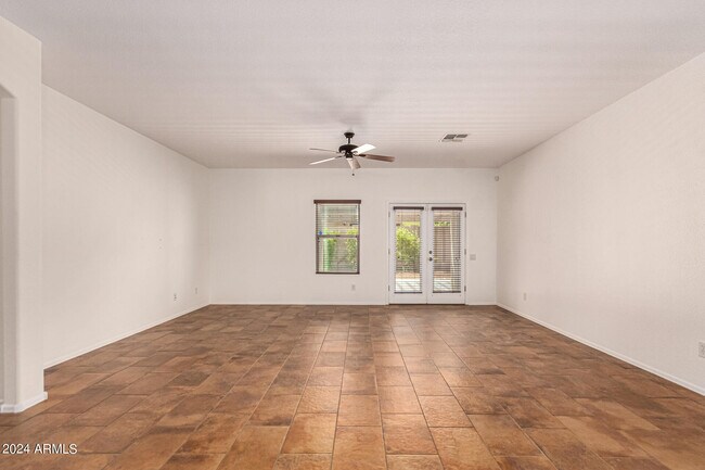Building Photo - 10847 W Avenida Del Rey