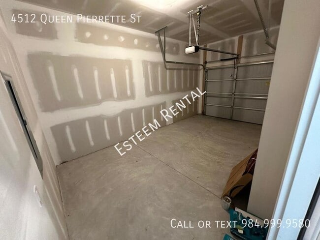 Building Photo - 4512 Queen Pierrette St