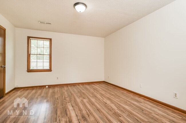 Building Photo - 608 Creekwood Ct SE