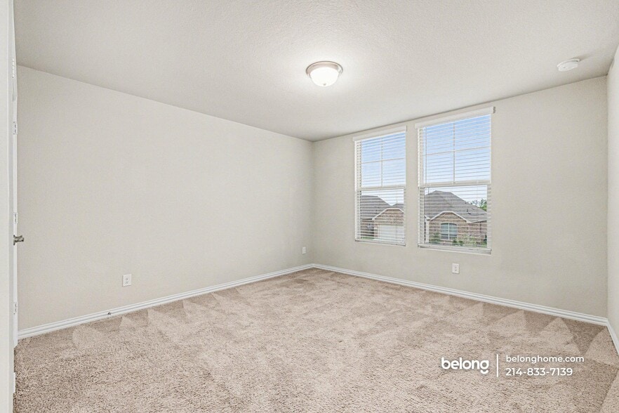 Building Photo - 3416 Kingsview Dr
