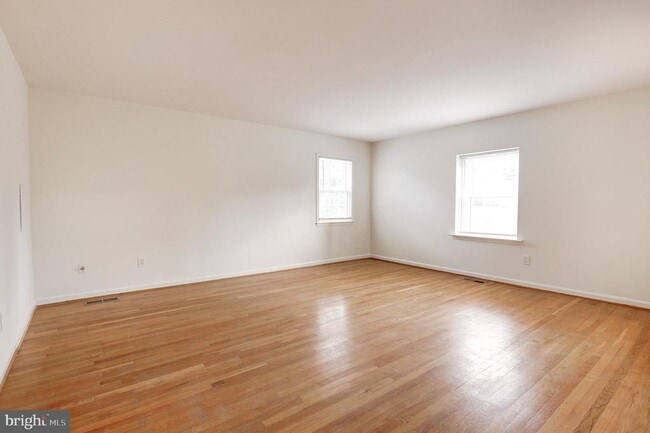 Building Photo - 9704 Hall Rd