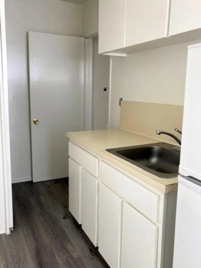 Interior Photo - 1521 Beloit Avenue,