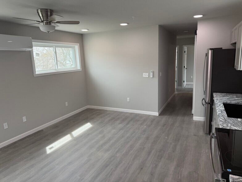 Building Photo - 23 Isham St