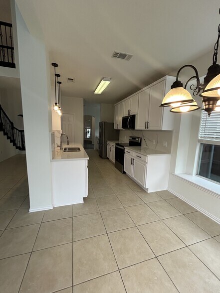 Building Photo - 412 Cypress Hill Dr