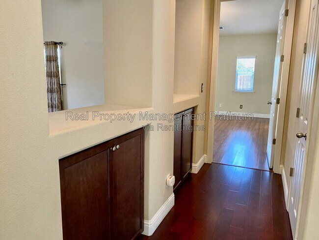 Building Photo - 8616 N Garden Ave