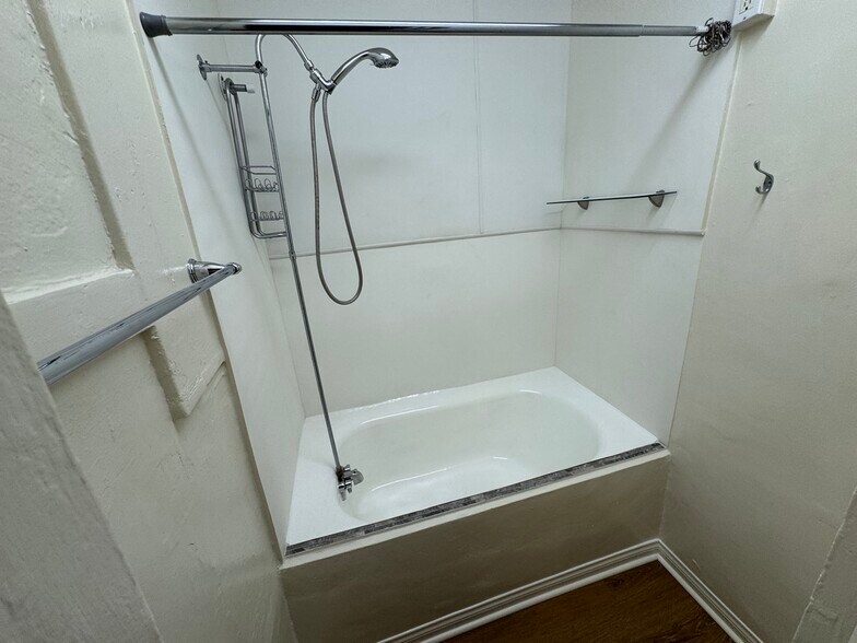 Building Photo - 40 Brooks Ave