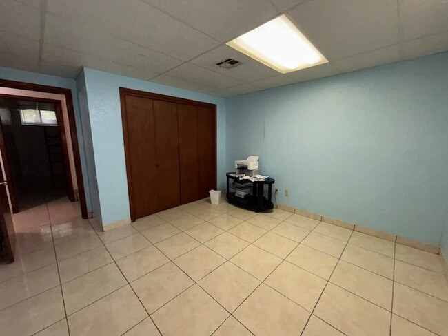 Building Photo - 1417 Matthew Dr