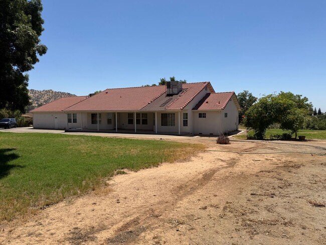 Building Photo - 4 bedroom 3.5 bath on acreage with shop