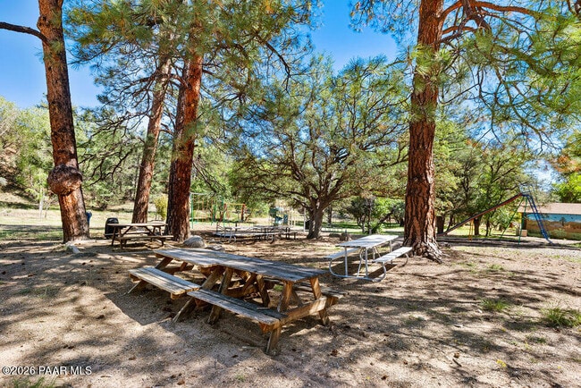 Building Photo - 805 Canyon Dr