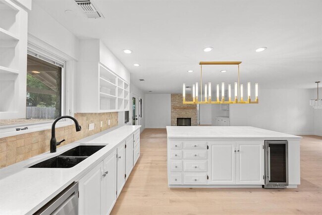 Building Photo - 302 Westlake Dr
