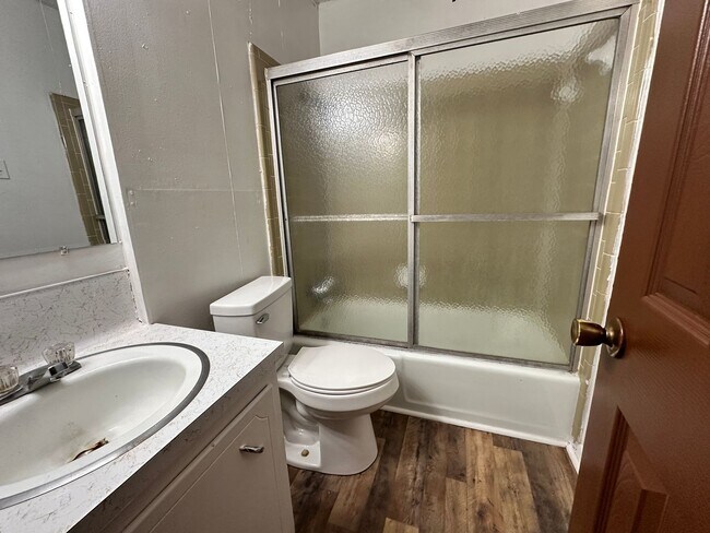 Building Photo - Bundrant Apartments