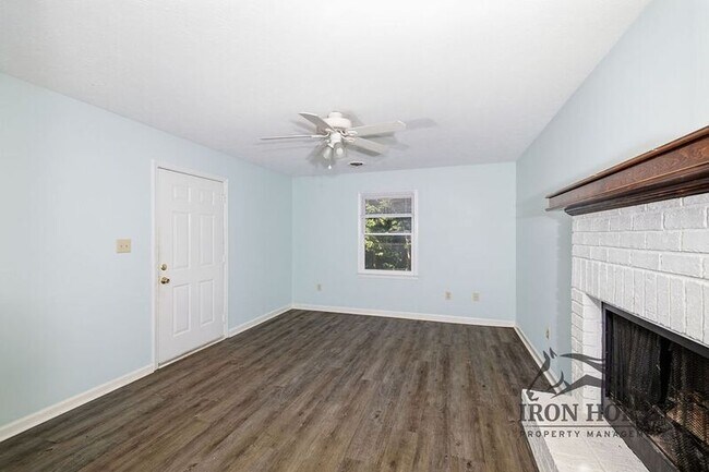Building Photo - 126 Greenwood Dr