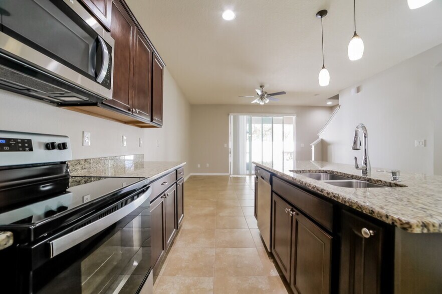 Building Photo - 10408 Red Carpet Ct