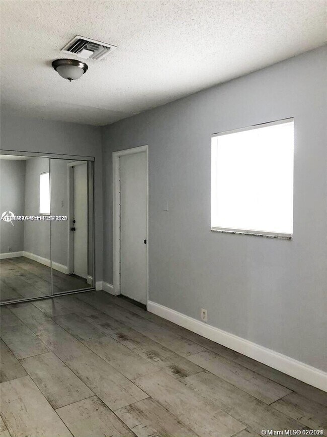 Building Photo - 1235 NE 3rd Ave