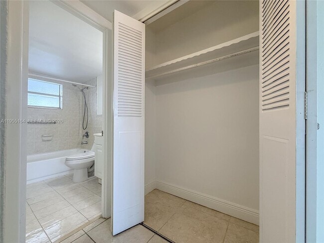 Building Photo - 4141 Nautilus Dr