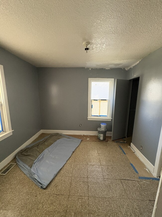 Building Photo - 2525 E Garfield Ave