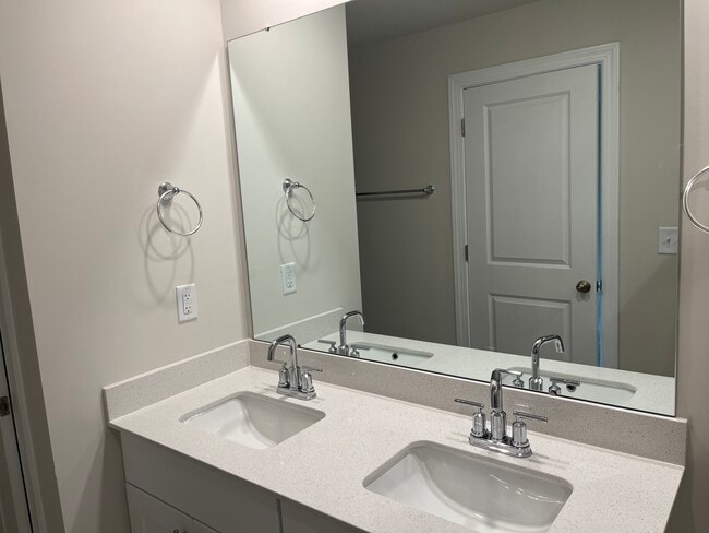 Building Photo - 2336 Belterra Dr