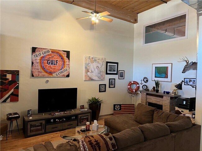 Building Photo - 1117 Douglas Ave