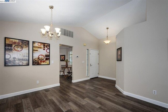 Building Photo - Beautiful Two Bedroom Home in Pleasanton