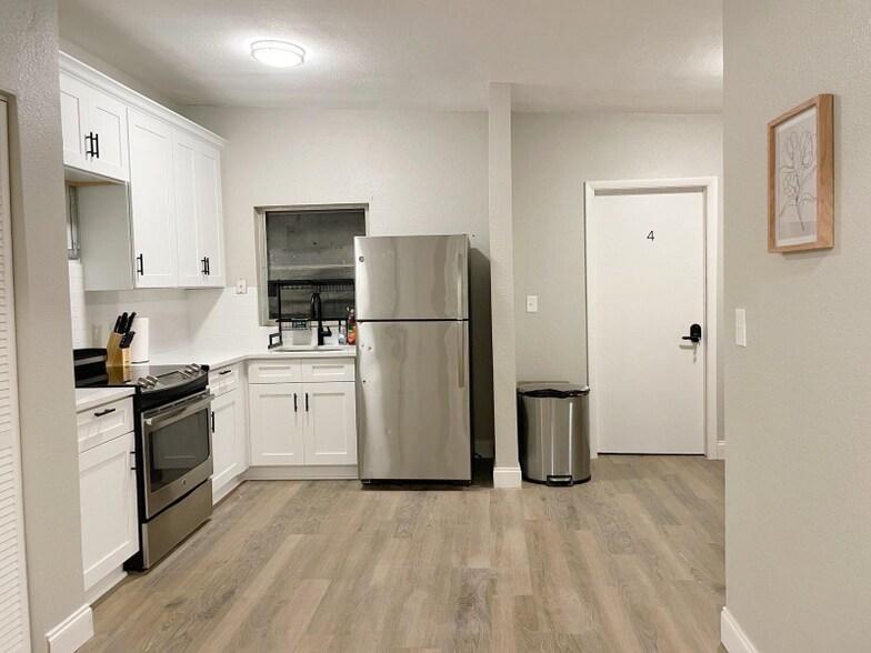 Building Photo - 321 E 4th St