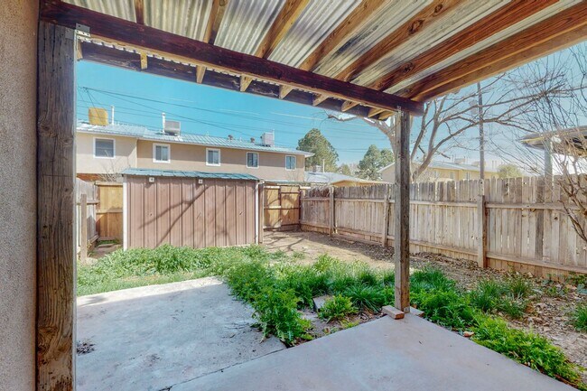 Building Photo - North Valley 3 bedroom Townhouse