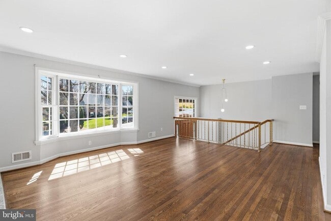 Building Photo - 9116 Hamilton Dr