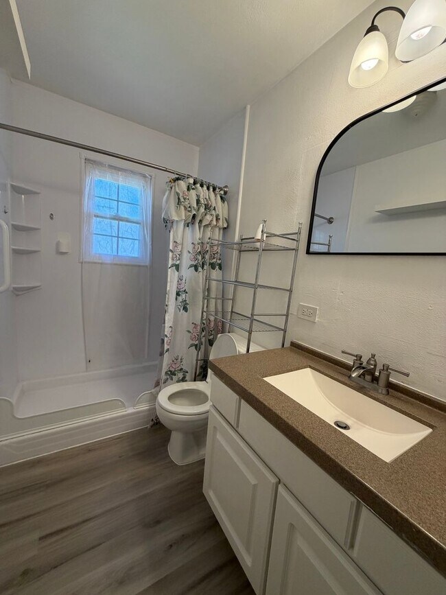 Building Photo - 4 bed | 2 bath Home for Rent