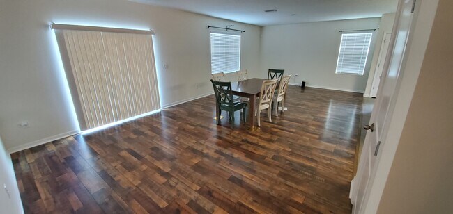 Dining/Living space, main floor - 7583 Tuscan Bay Cir