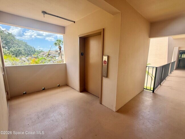 Building Photo - 6175 S Mirror Lake Dr