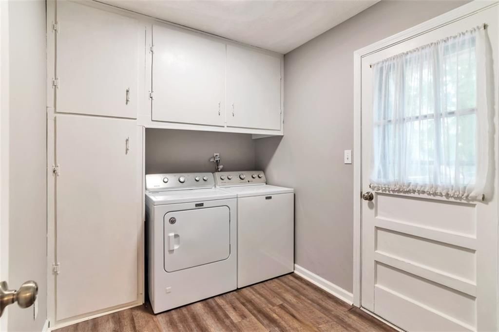 Building Photo - 759 Glen Cir SW