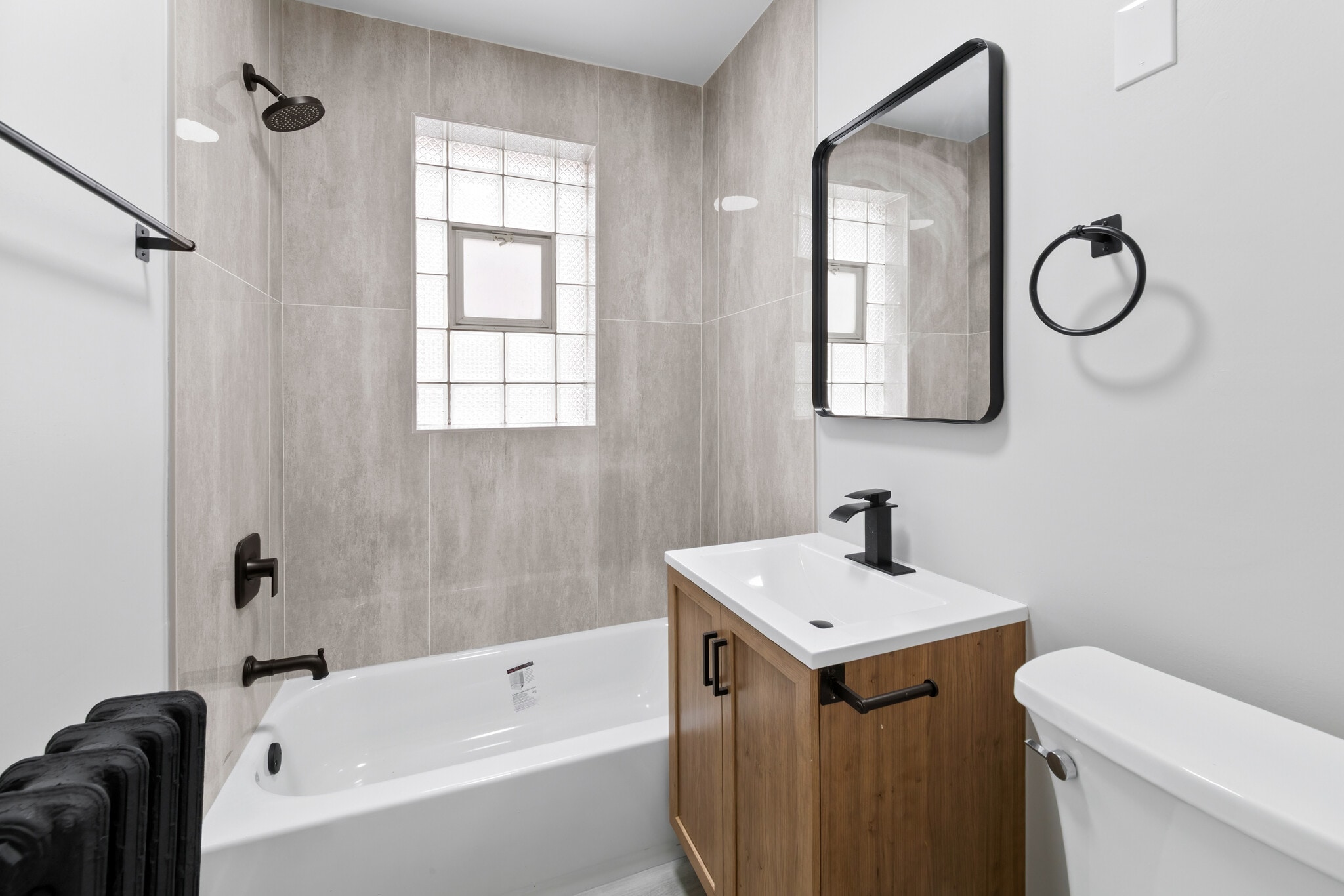 Building Photo - 7377 N Damen Ave