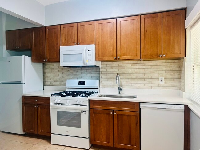 Building Photo - 532 Highland Ave