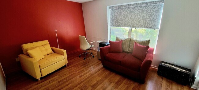 Building Photo - Welcome Home To the Four Seasons Condominiums of Winter Park.