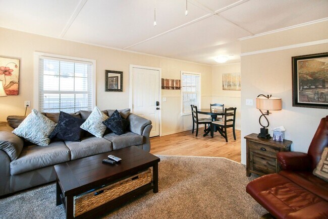 Building Photo - Daisy Creek Cottage: Fully Furnished 2bd/1ba, Fenced Yard, Utility Fee $300