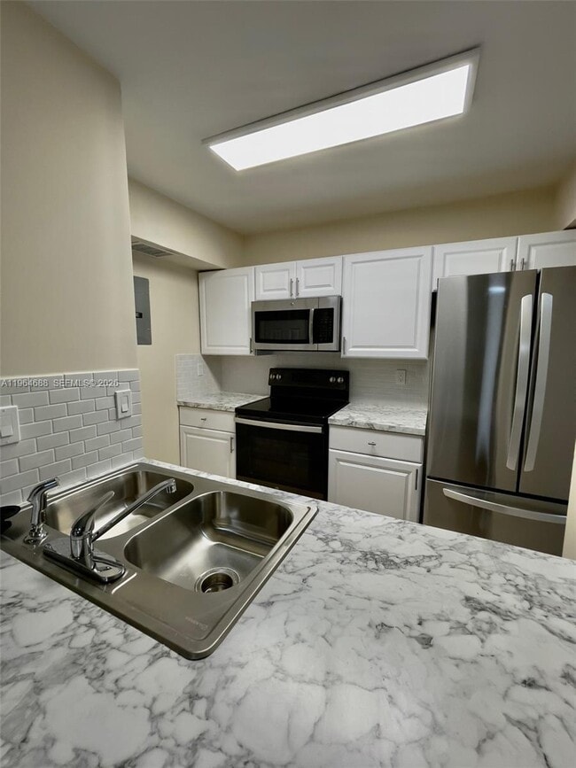 Building Photo - 200 W Park Dr