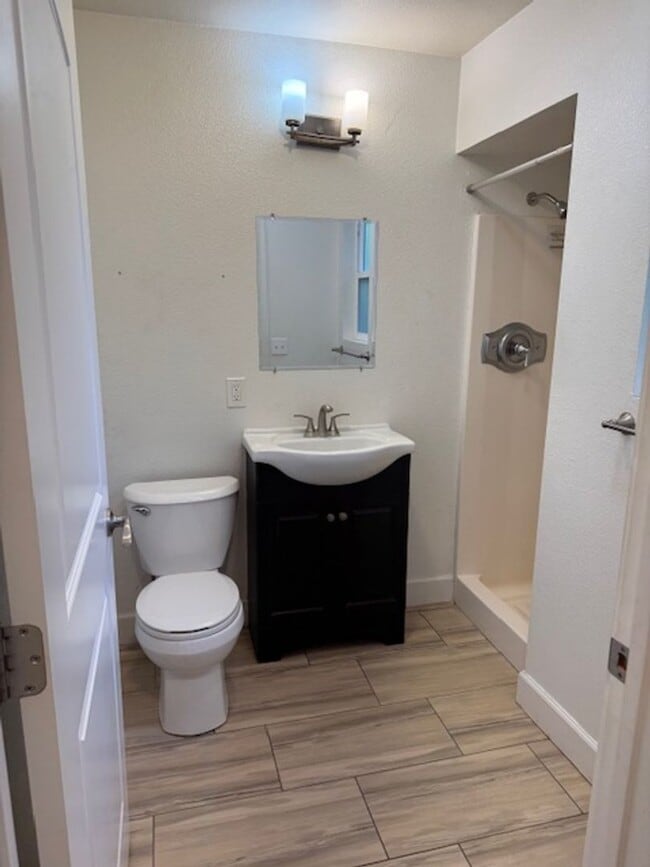 Building Photo - Clem Mora Rentals