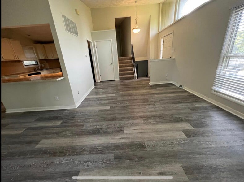 Front living area - 6533 Lincoln Ave