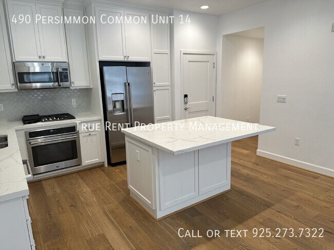 Building Photo - Gorgeous 3 Bed, 2.5 Bath Home in Desirable...